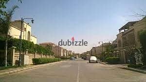 Furnished twin house for rent in Greens Compound - Sheikh Zayed. Building area: 303 square meters. Land area: 360 square meters. Location on a lake -