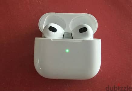 Apple airpods 3 حالة ممتازة بكامل حاجتها