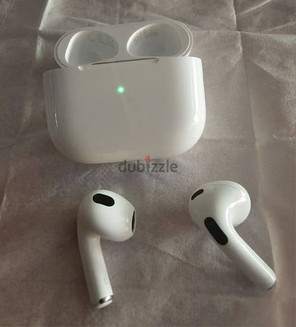 Apple airpods 3 حالة ممتازة بكامل حاجتها 2