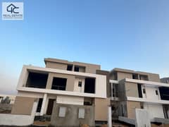 Town Corner 266 m Ready to move with down payment and installments with the largest landscape view in Hyde Park Compound