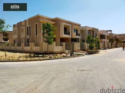 Townhouse for sale at a price lower than an apartment in Taj City for quick sale. new cairo