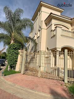 Townhouse for sale in Patio Town Compound, the best location in the Fifth Settlement, near the American University Axis and Hyde Park Compound