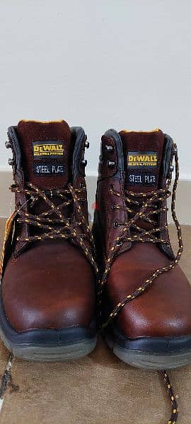 DEWALT SHOSE SIZE 41 new 3