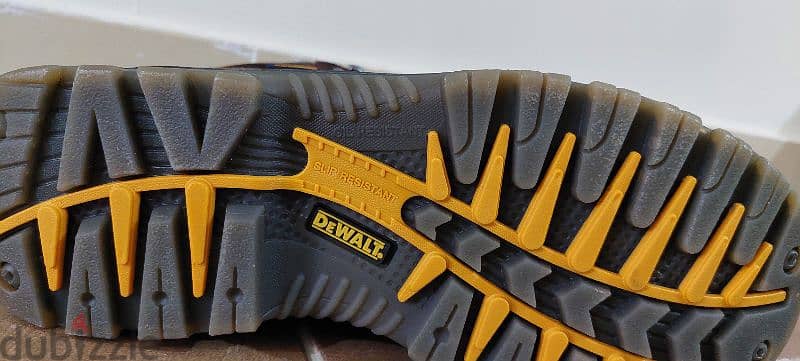 DEWALT SHOSE SIZE 41 new 4