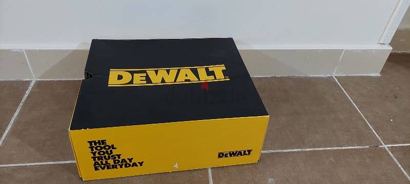 DEWALT SHOSE SIZE 41 new 8