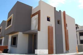 The lowest price for a villa with immediate delivery in Sheikh Zayed, Greens Compound