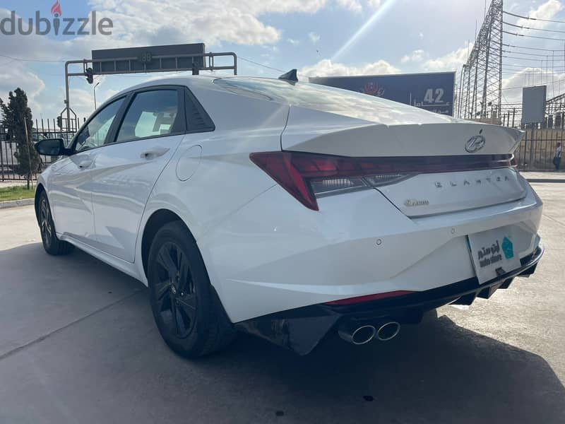 HYUNDAI ELANTRA / CN7 - BLAZE - 2022 - WHITE - LICENSE END MARCH /2025 5