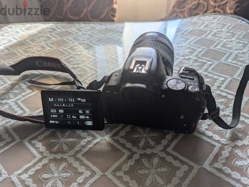 canon 200D معاها لينس 18-135 و العلبة و الشاحن 0