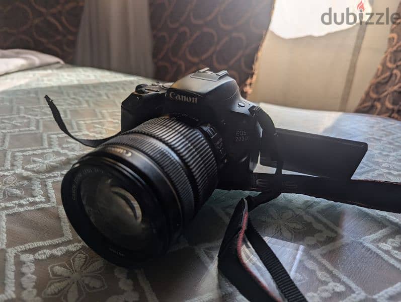 canon 200D معاها لينس 18-135 و العلبة و الشاحن 1