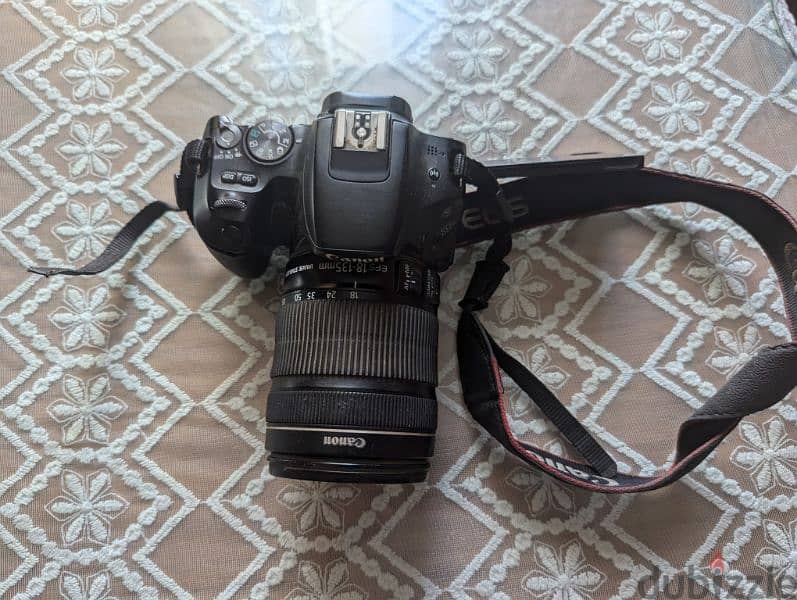 canon 200D معاها لينس 18-135 و العلبة و الشاحن 2