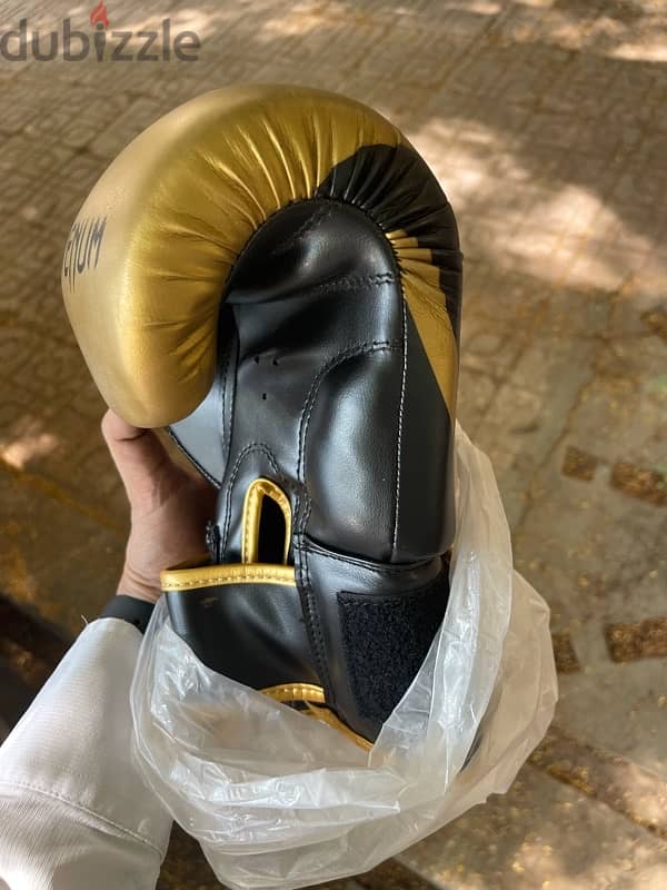 Venum Original Boxing Gloves 4