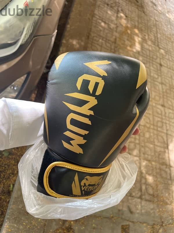 Venum Original Boxing Gloves 5