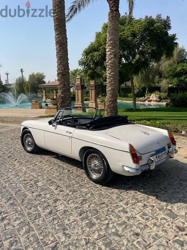 MG B 1971 Convertible 3