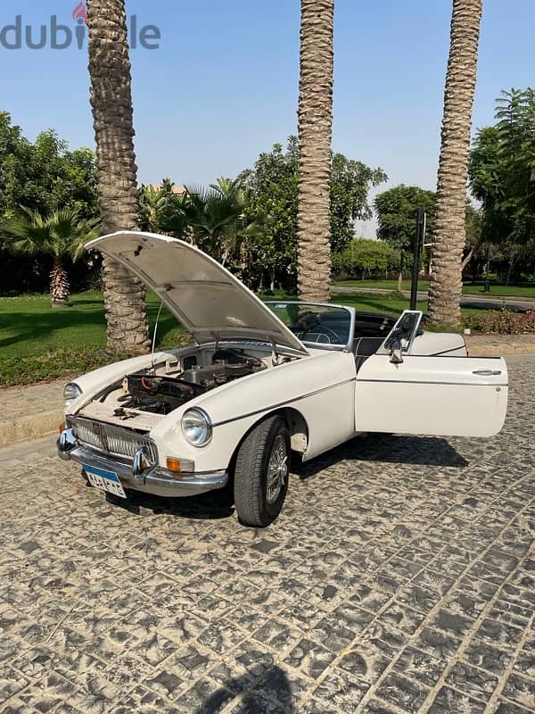 MG B 1971 Convertible 19