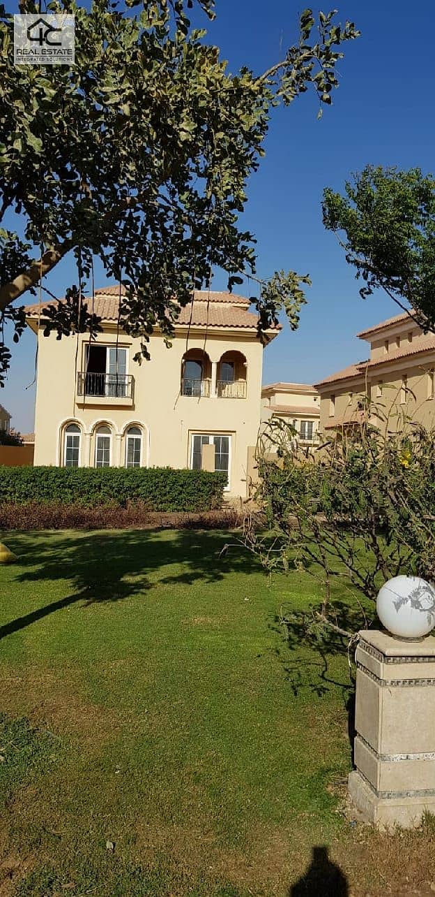 Stand alone villa 480 m prime location for sale in Hyde Park 1