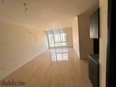 Semi furnished duplex 235m rent in Compound Hyde Park