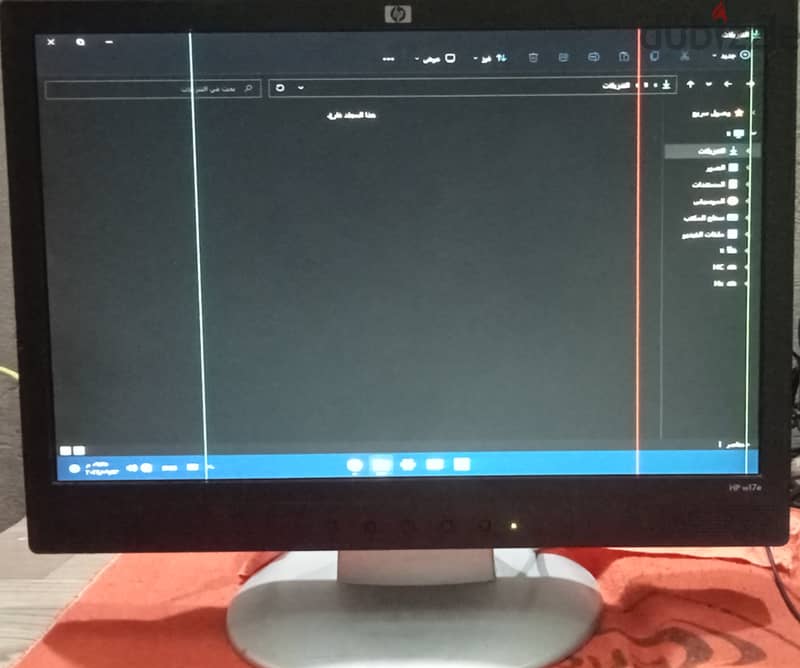 شاشة ١٧ بوصة بها ثلاث خطوط 1