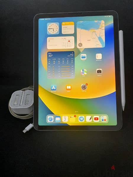 Ipad Air 4 مستعمل مثل الجديد 2