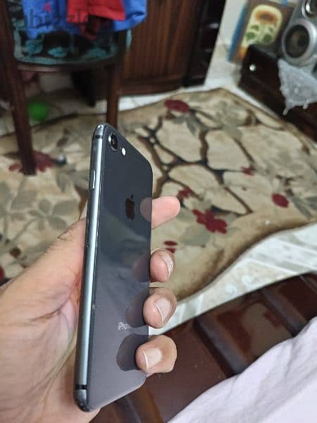 iPhone 8  128g 7