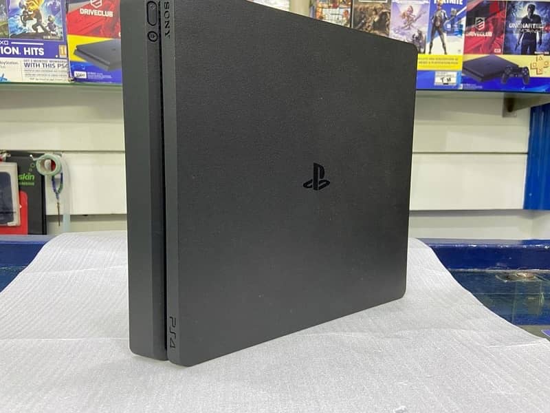 PS4 Slim 2