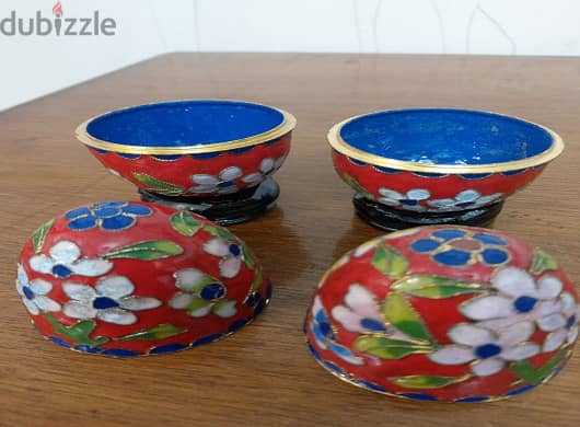 Old cloisonné eggs in good condition. 1