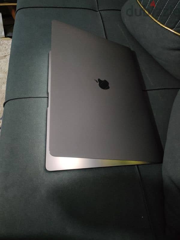 Mac book Pro 16 inch core i9 64 RaM custmioz 2019 5