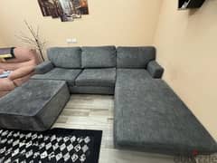 كنبة حرف L بحالة ممتازة من  Hub Furniture