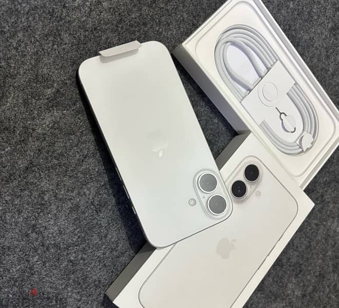 Iphone 16 - 256 - white 2