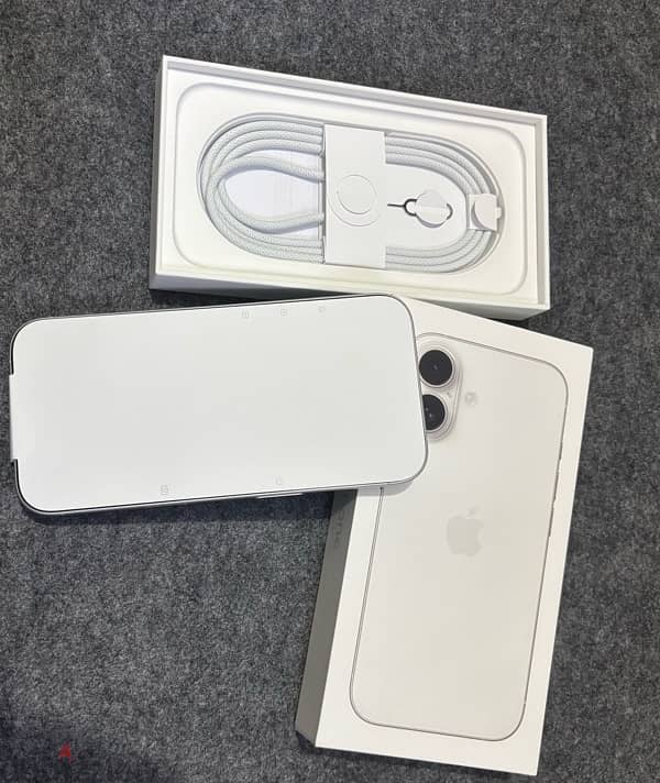 Iphone 16 - 256 - white 3