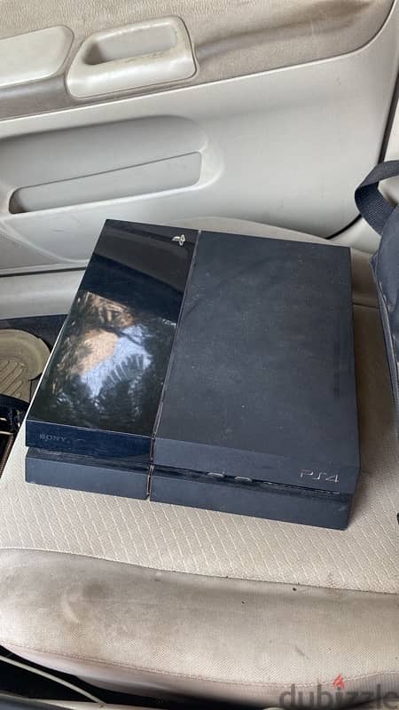 PLAYSTATION 4 FAT 500GB + 4 controllers + Assassins Creed Origins CD 2