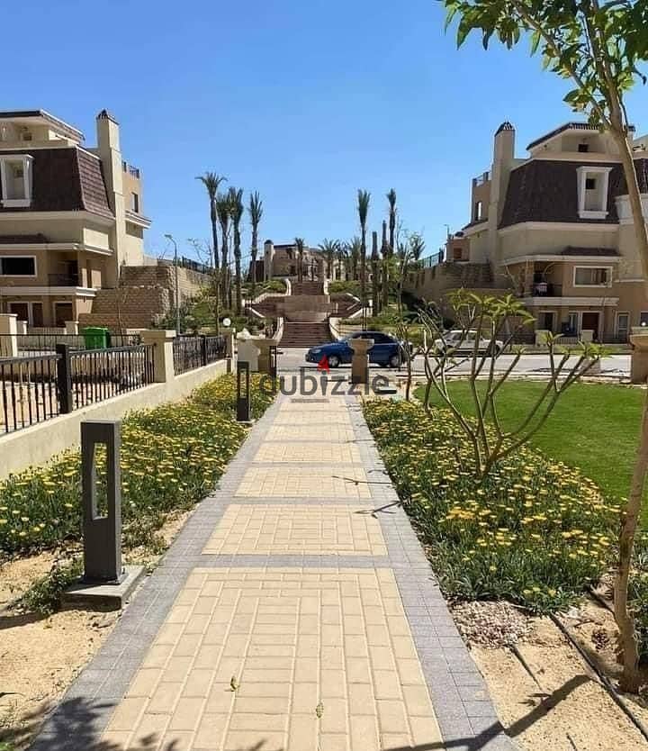 For sale, a townhouse villa with the largest garden, 204 m, in a villas only compound, next to Madinaty, on the Amal axis 3