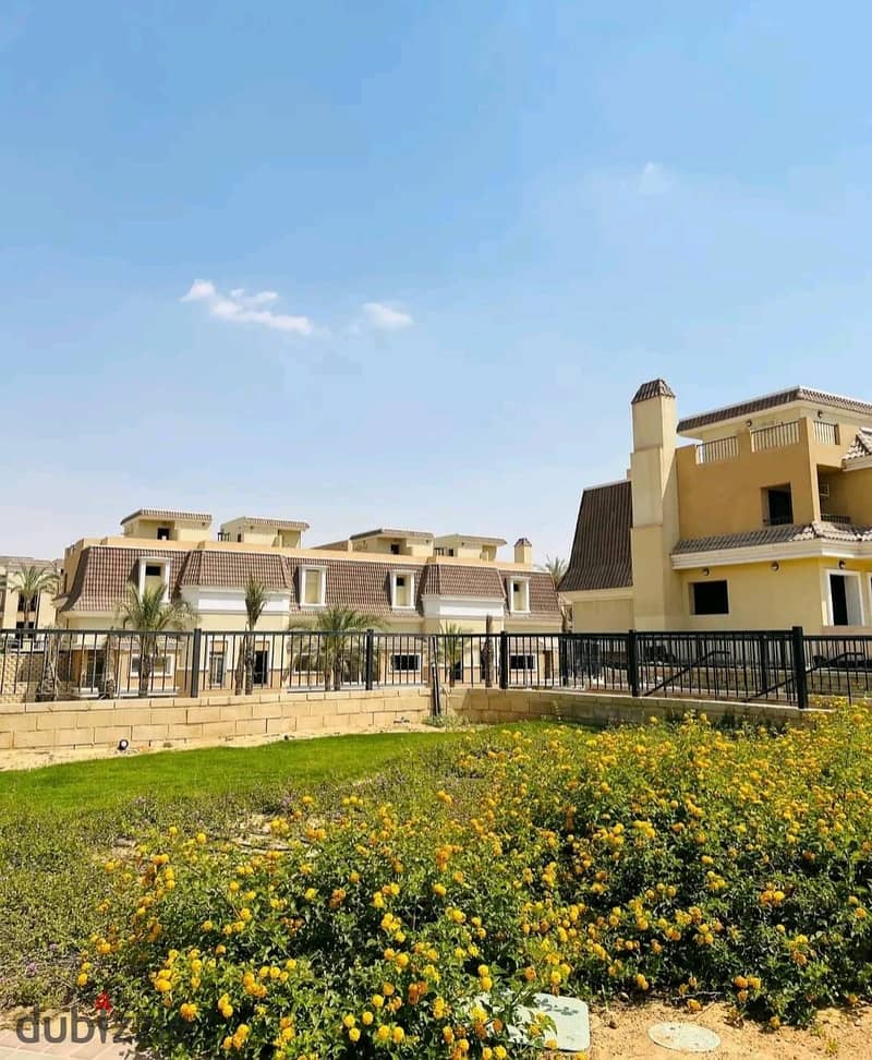 For sale, a townhouse villa with the largest garden, 204 m, in a villas only compound, next to Madinaty, on the Amal axis 5