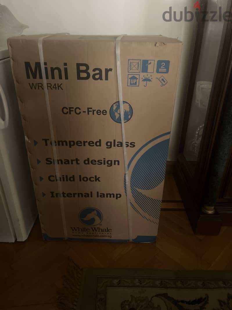 Silver White whale mini bar 1