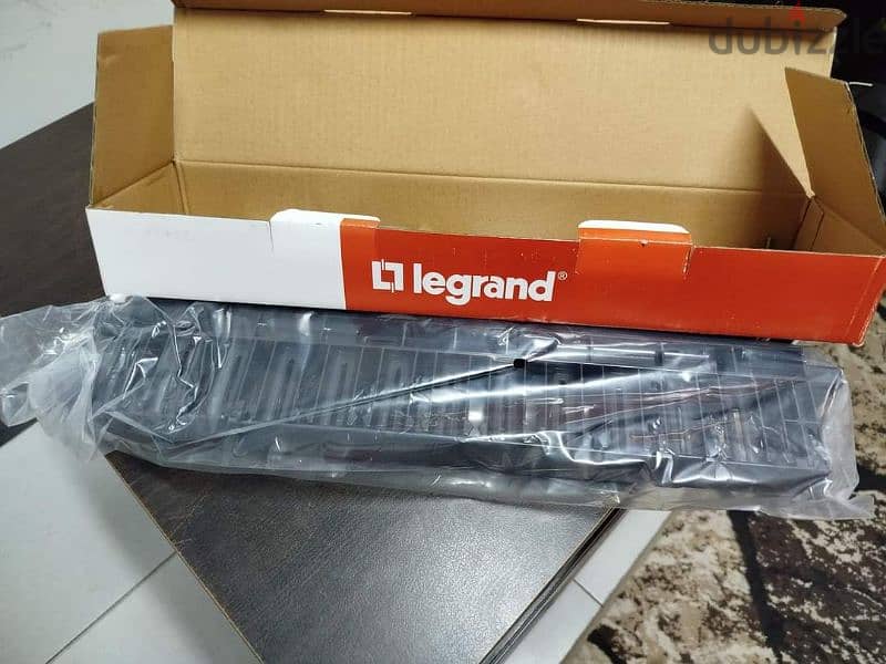 Legrand Cable Management organizer 1