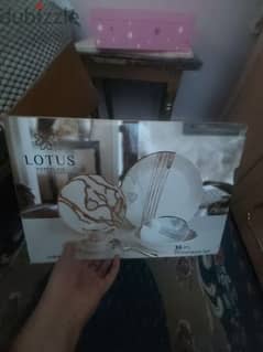 طقم عشاء بورسلين lotus ٣٦ قطعه