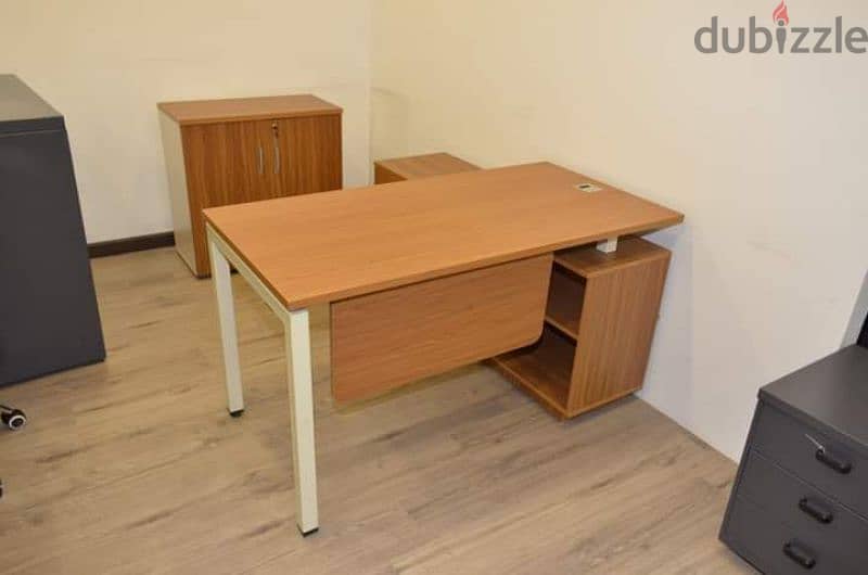 مكتب اداري لمدير مودرن شيك ومميز جدا لشركتك Elegant  wood manager desk 3