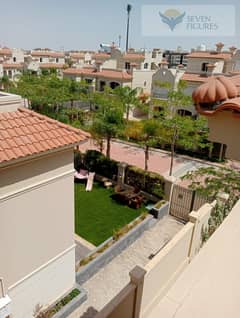 Villa for sale in patio 5 east el shourok ready to move prime location