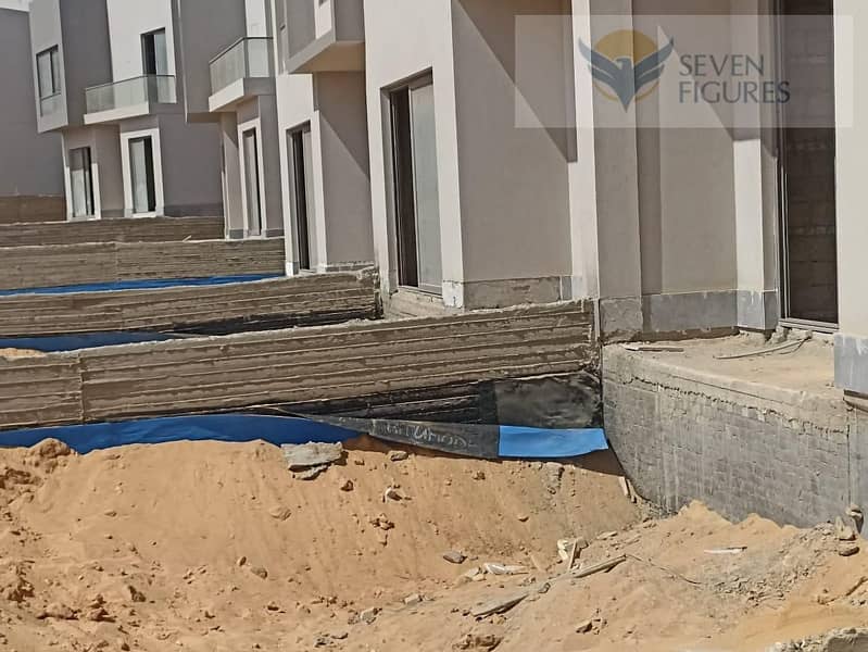 Villas for sale in vinici new capital town house ready to move 3 bed room 4