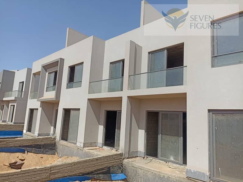 Villas for sale in vinici new capital town house ready to move 3 bed room 6