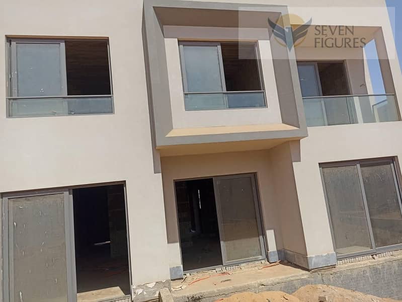 Villas for sale in vinici new capital town house ready to move 3 bed room 7