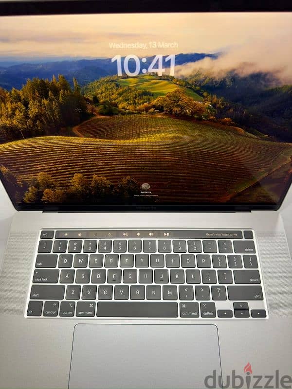 macbook pro 2017 15-inch ram 16GB hard 1TB vga amd 4GB 2