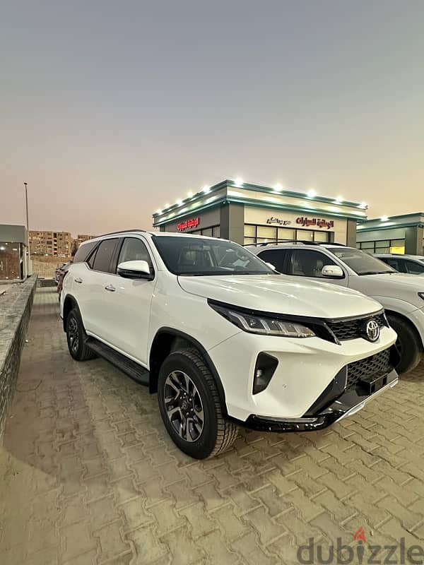 Toyota Fortuner 2025 4