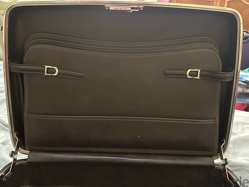 vintage American tourister 4