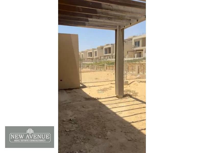 Delivered Twin villa 5 Bedrooms  5 Bathrooms  Maid’s room in Palm Hills New Cairo . 9