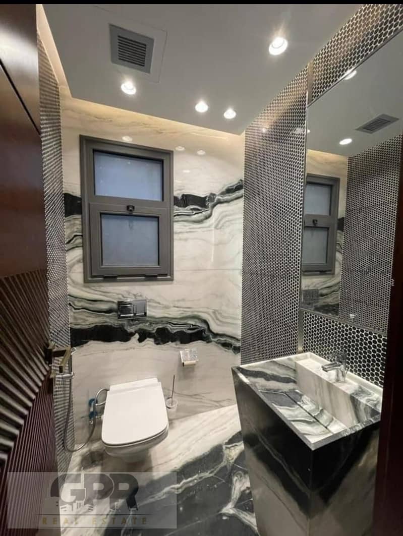 للبيع شقه مساحه 240 م في كمبوند الباتيو اورورفي التجمع الخامس | For sale, an apartment with an area of ​​240 square meters in Patio Oro 2