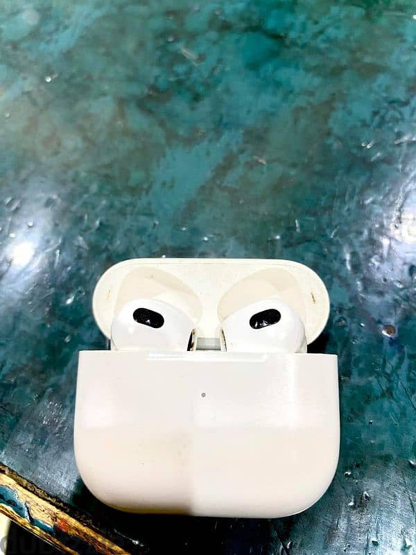 Air pods 3 Aplle original
للبيع بي 2800 سعرها جديد 10الف 1