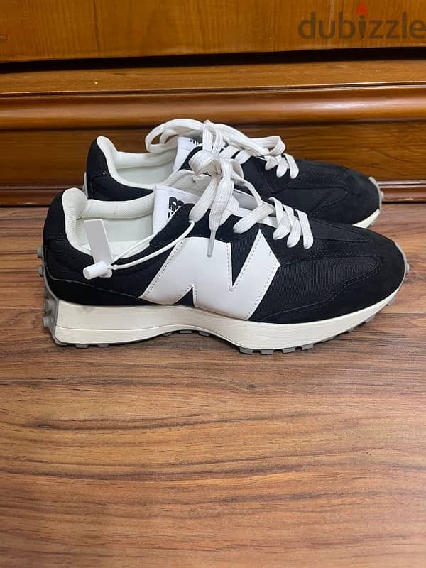 new balance model 327 size 42 2