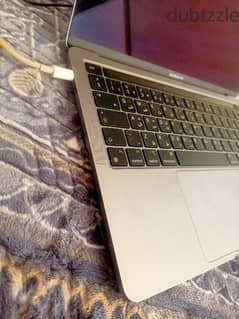 MacBook Pro M1 512 بجميع مشتملاته 0