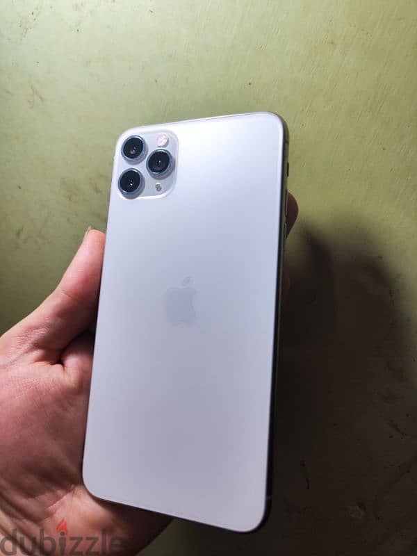 Iphone 11 pro max    ايفون 11 برو ماكس 
256 G  88 B 2