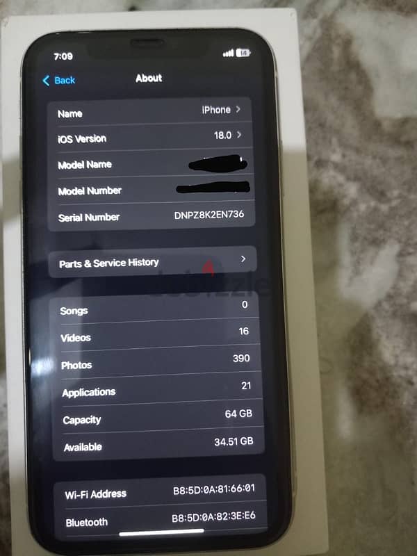 اي فون ١١مساحه ٦٤ معه العلبه والشاحن والسماعه مفهوش  الهوا 3